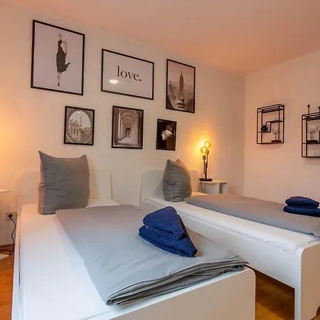 Bookandstay24 3 Zimmerferienwohnung Mit Balkon, Kueche Und Parkplatz *