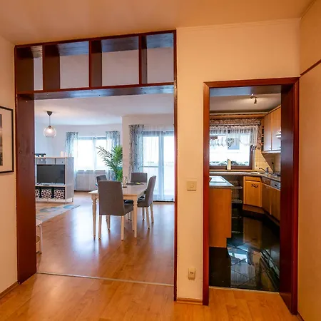 Bookandstay24 3 Zimmerferienwohnung Mit Balkon, Kueche Und Parkplatz *